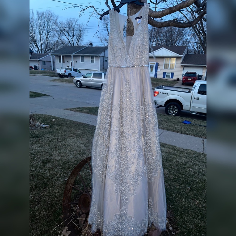Dear Moon Sparkly Embellished Silver Belted Prom Dress Size 7, Never Been Worn!